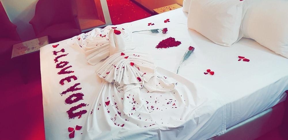 Al Akhawayn Hotel Oujda Buitenkant foto