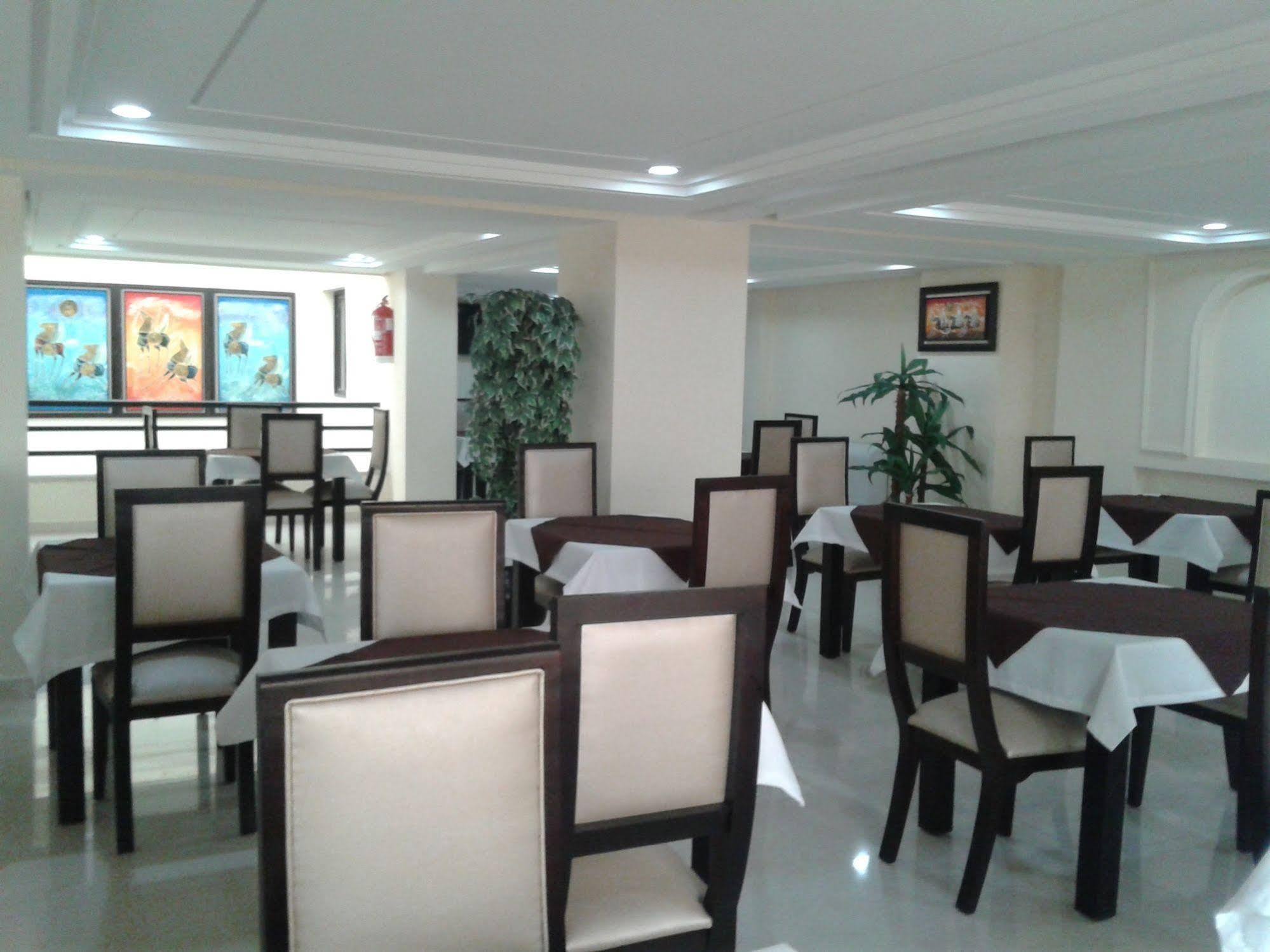 Al Akhawayn Hotel Oujda Buitenkant foto