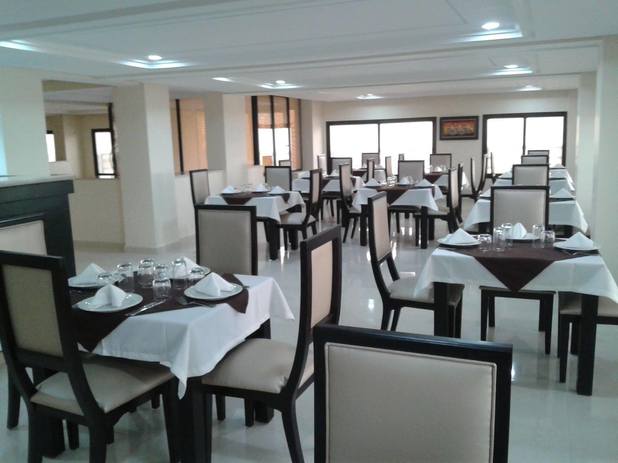Al Akhawayn Hotel Oujda Buitenkant foto