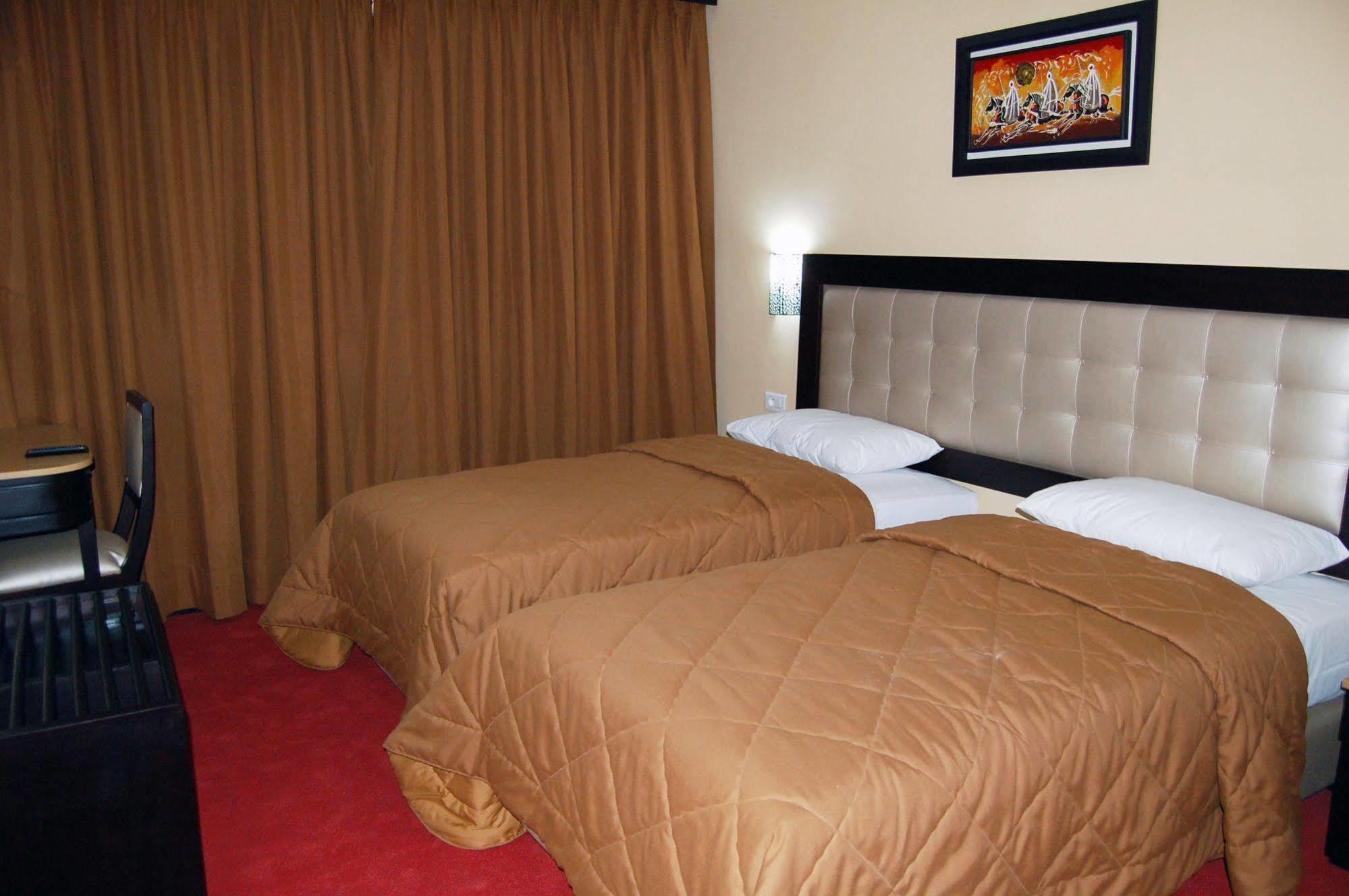 Al Akhawayn Hotel Oujda Buitenkant foto