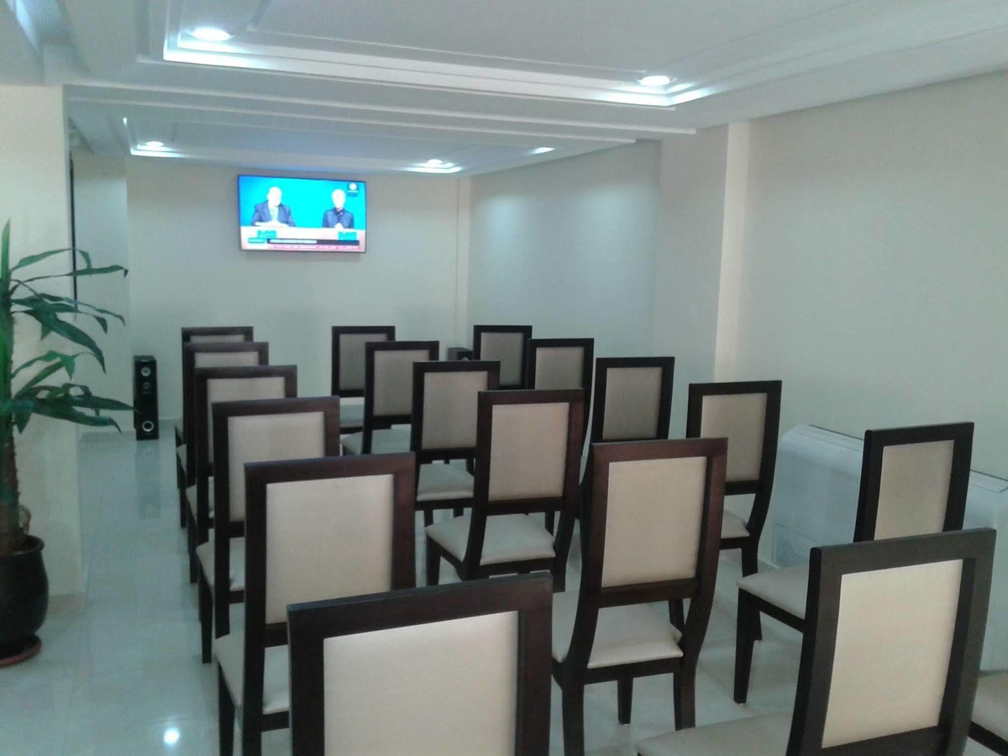 Al Akhawayn Hotel Oujda Buitenkant foto