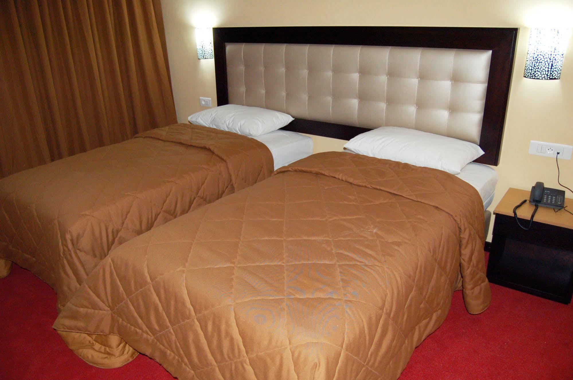 Al Akhawayn Hotel Oujda Buitenkant foto