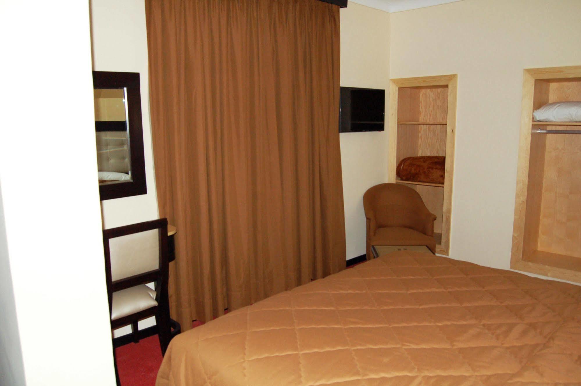 Al Akhawayn Hotel Oujda Buitenkant foto