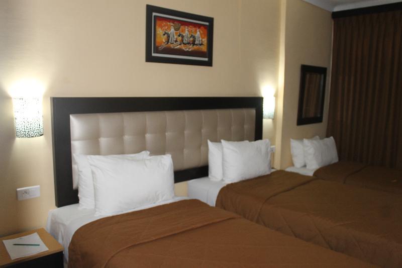 Al Akhawayn Hotel Oujda Buitenkant foto